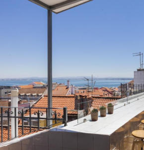 Amazing Rooftop Terrace With River And Historic City View 4 Bedrooms 4 bathrooms AC 19th Century Building Chiado